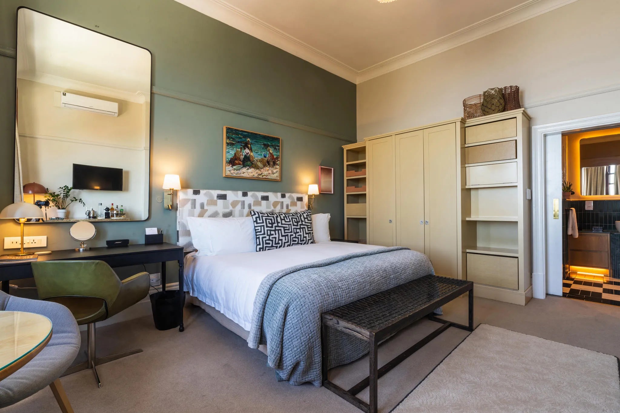 Room gallery image 3.