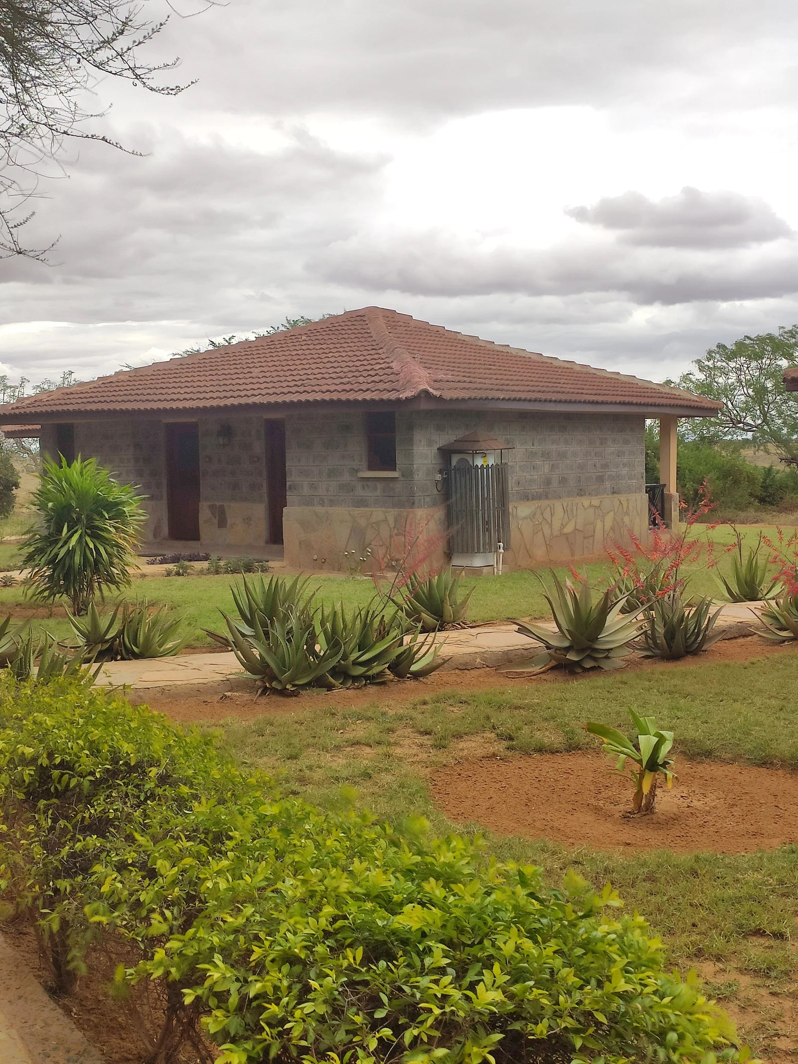 Ashnil Aruba Lodge 4-Star, Voi Kenya