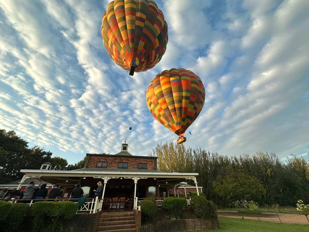 Bill Harrop's "Original" Balloon Safaris, 
R560 Skeerpoort South Africa