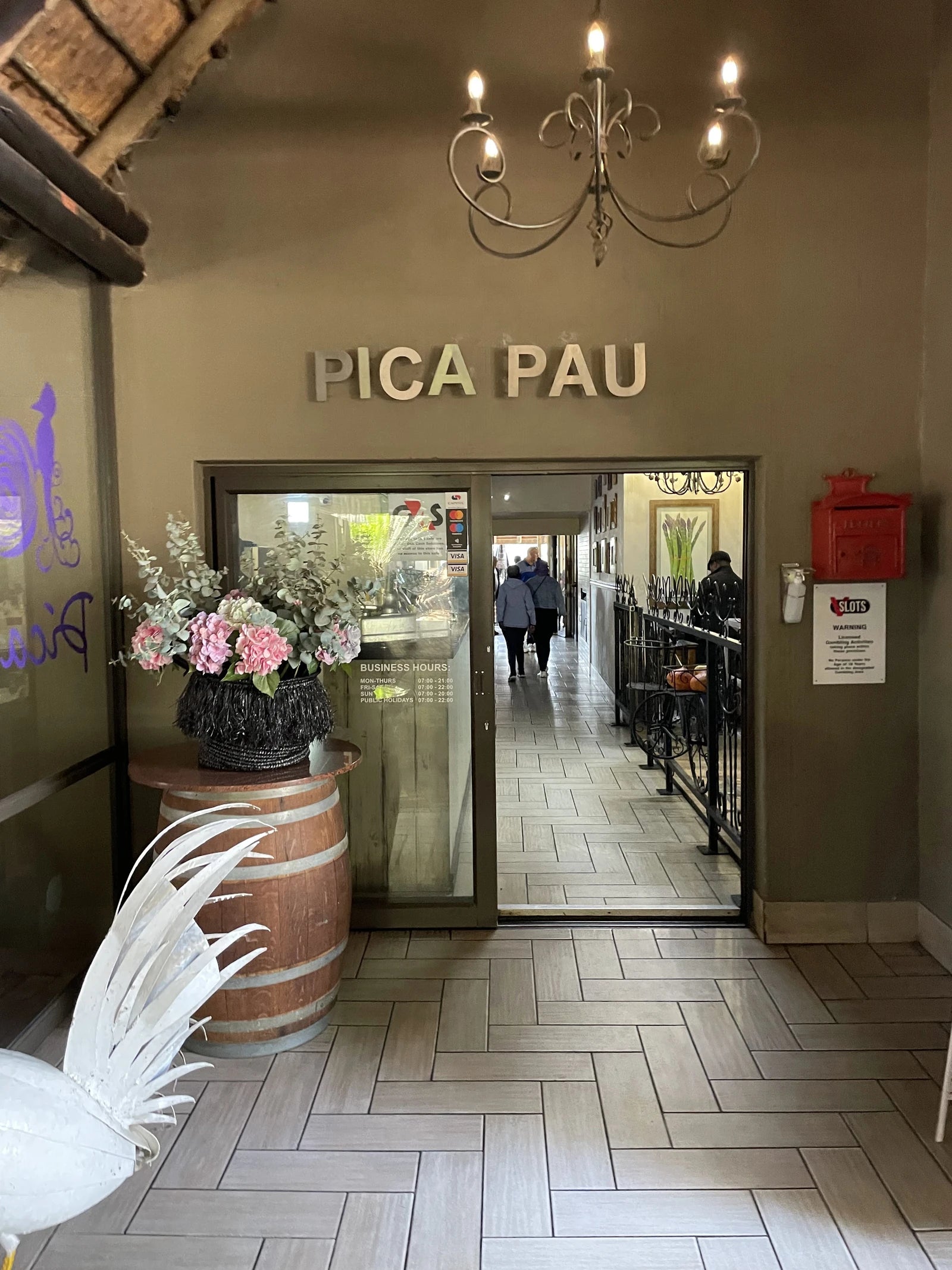 Cafe De Magalies Pica Pau, 
Hartbeespoort South Africa