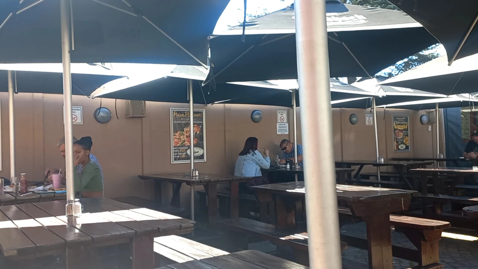 Gecko Lounge Wellington, 
Wellington South Africa