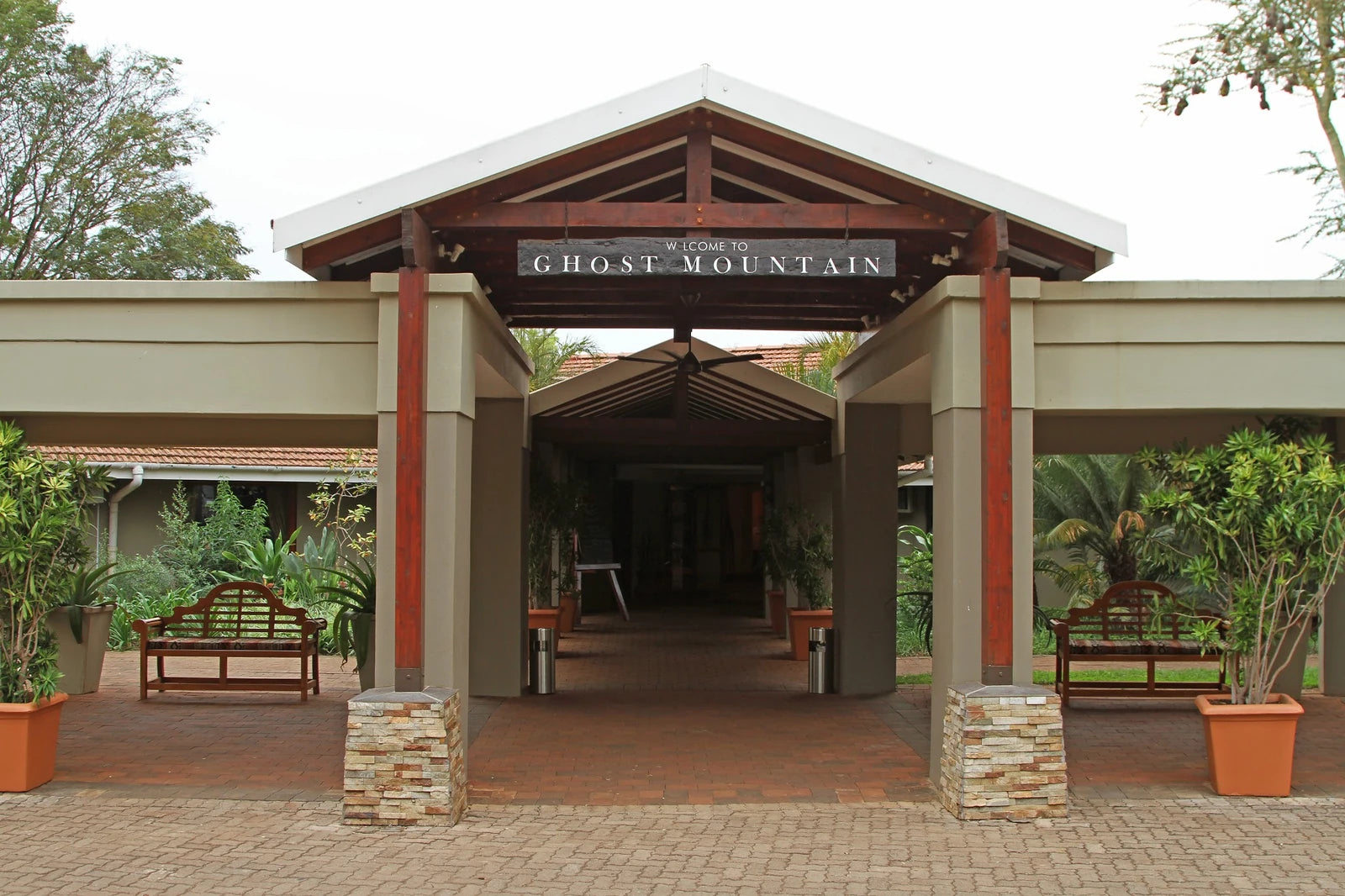Ghost Mountain Inn & Safaris, eMkhuze South Africa