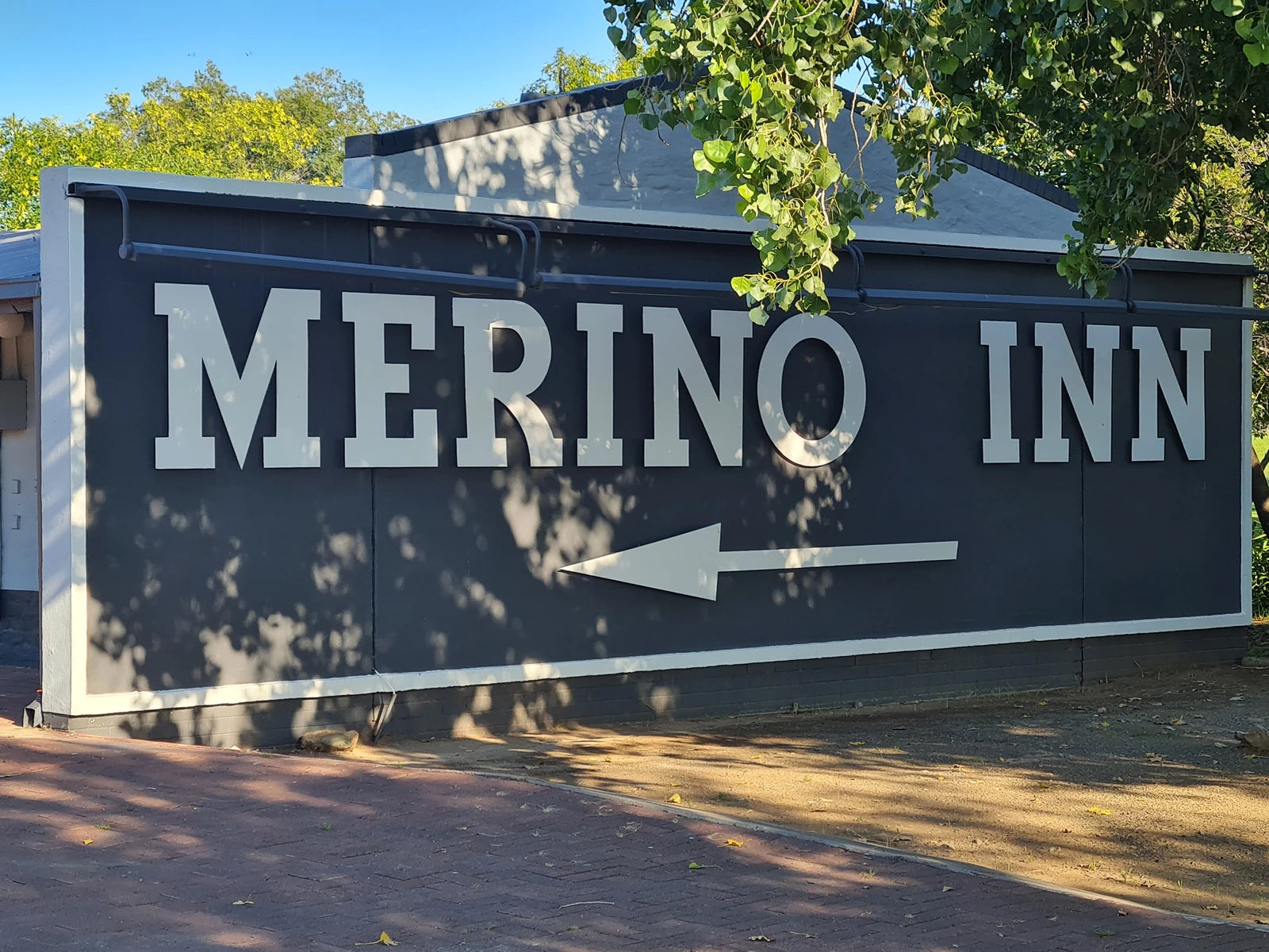 Merino Inn Hotel, at the crossing with the N9 between the Engen 1 Stop and the KFC South Africa