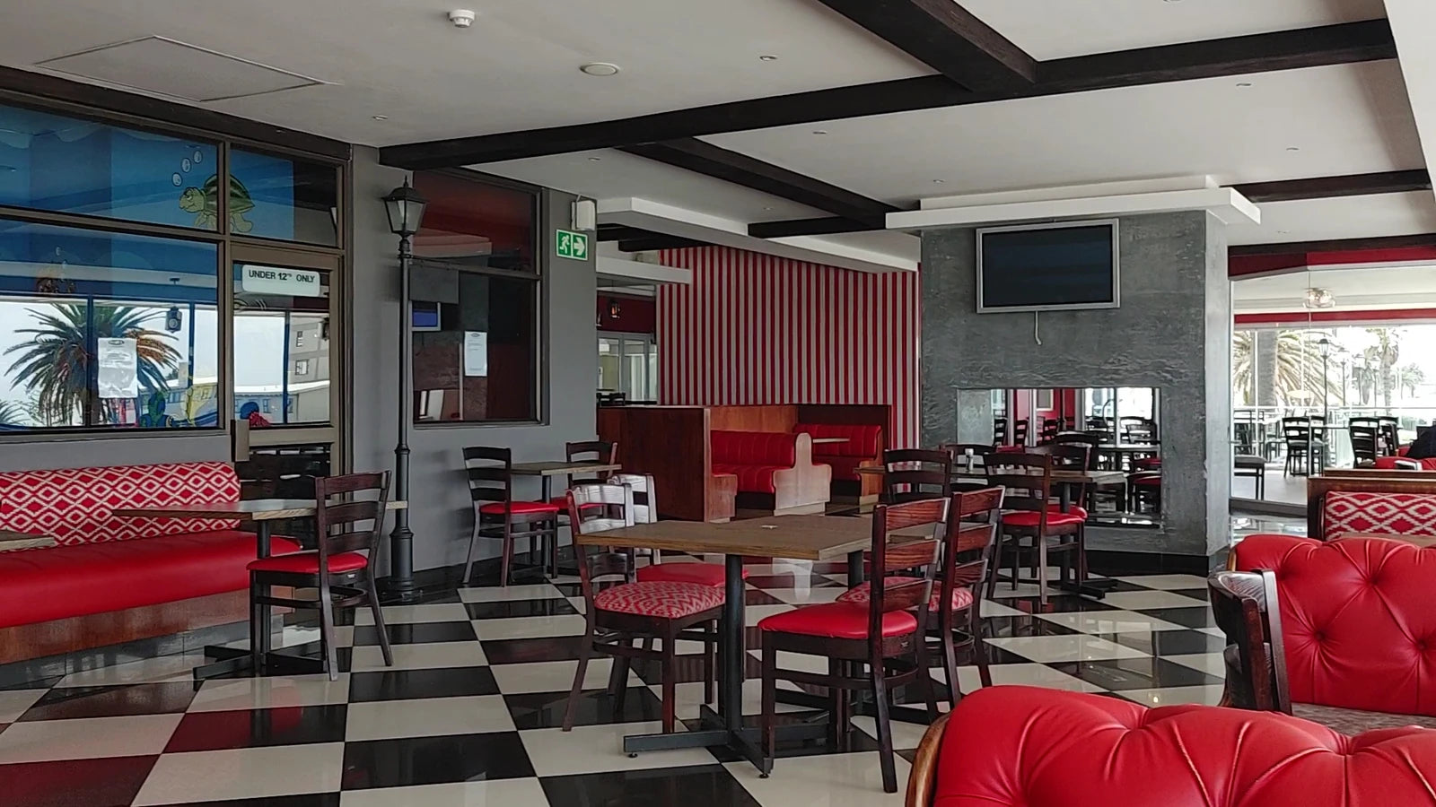 Mike's Kitchen Humewood, Gqeberha South Africa