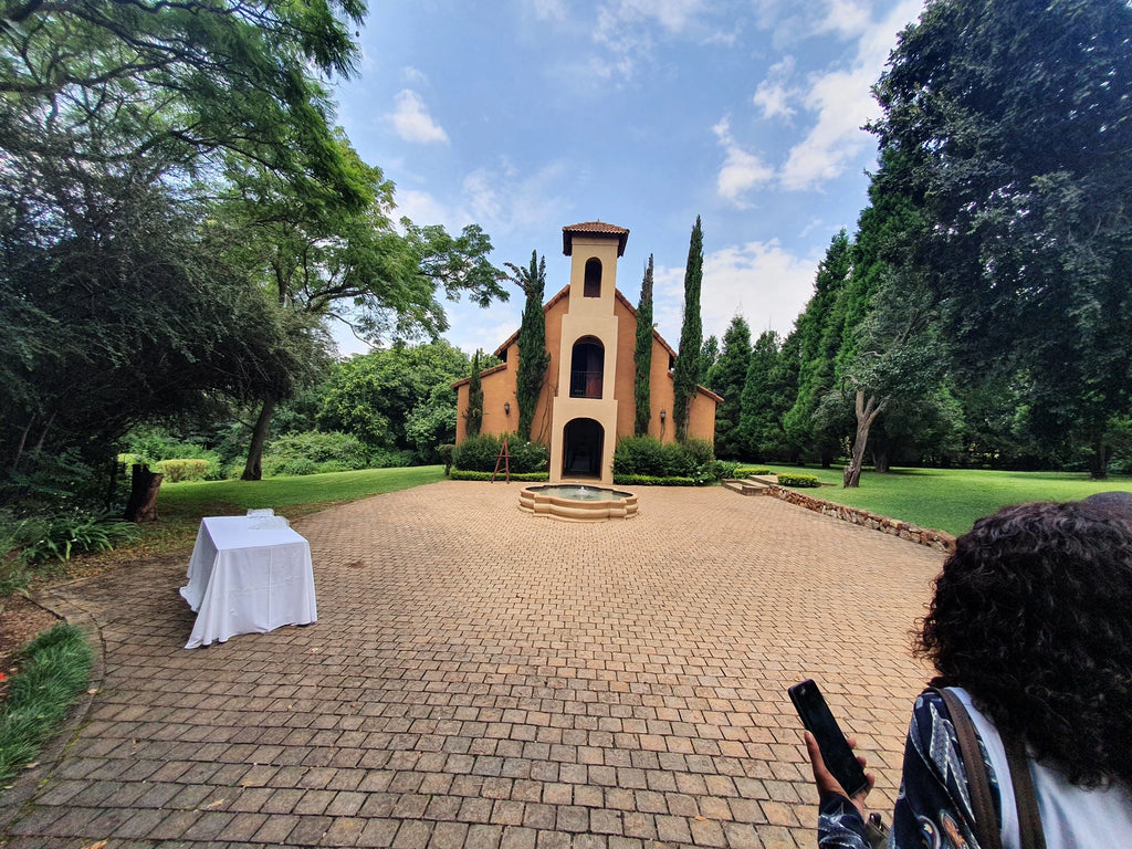 Moon and Sixpence Wedding and Conference Venue and Hotel, Beyers Naude Extention (M5 Zwartkop near Muldersdrift South Africa