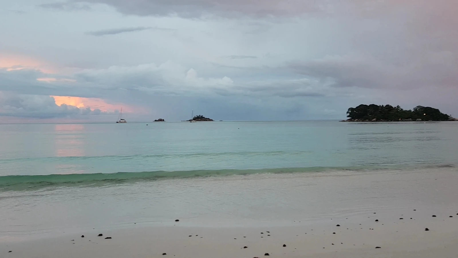 Paradise Sun Hotel, 
Cote D'Or Anse Volbert Praslin Island Seychelles