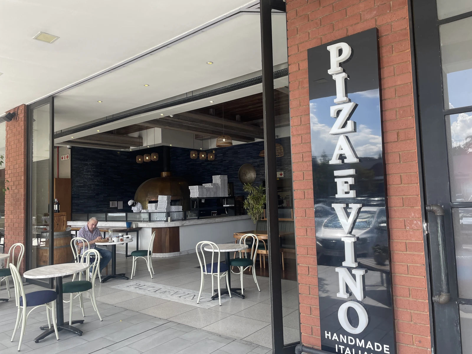 Piza ē Vino Cambridge Crossing, Sandton South Africa