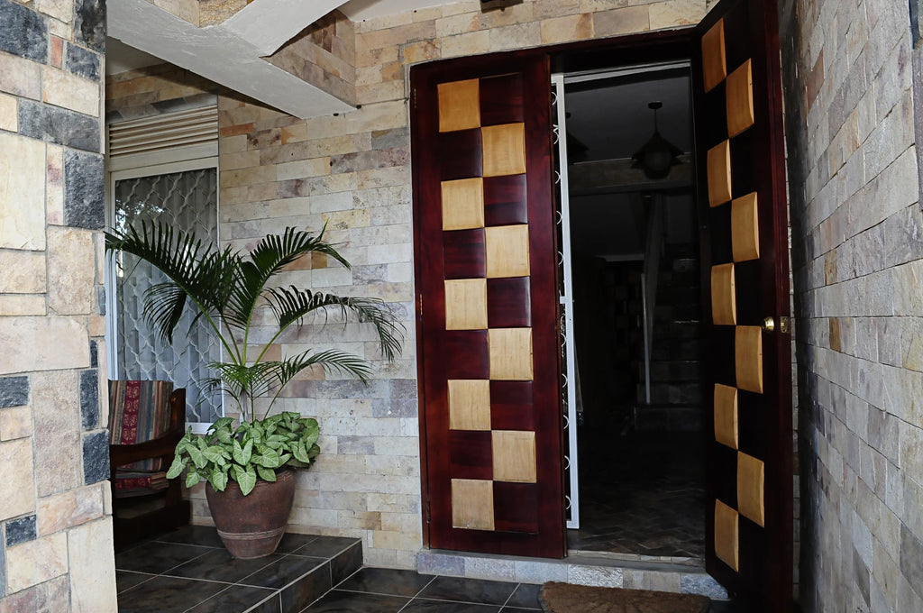 Queen's Restaurant, Kampala Uganda