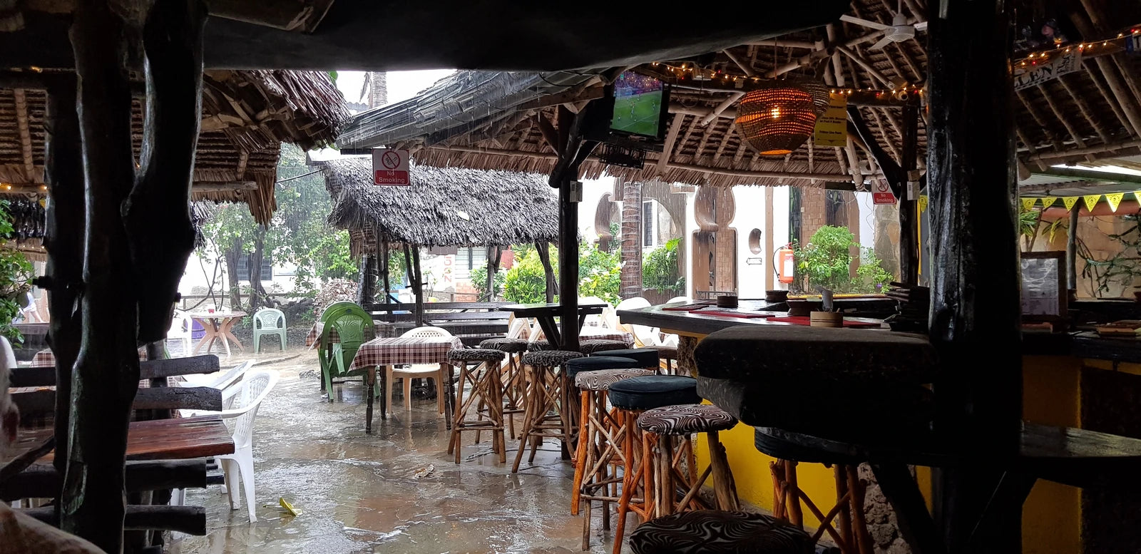 Safari Inn Bar & Restaurant, Serena Road Kenya