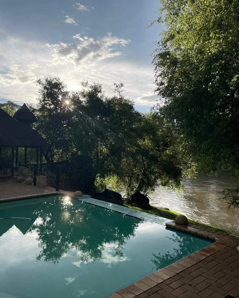 Stonehenge in Africa / Stonehenge River Lodge, Parys South Africa