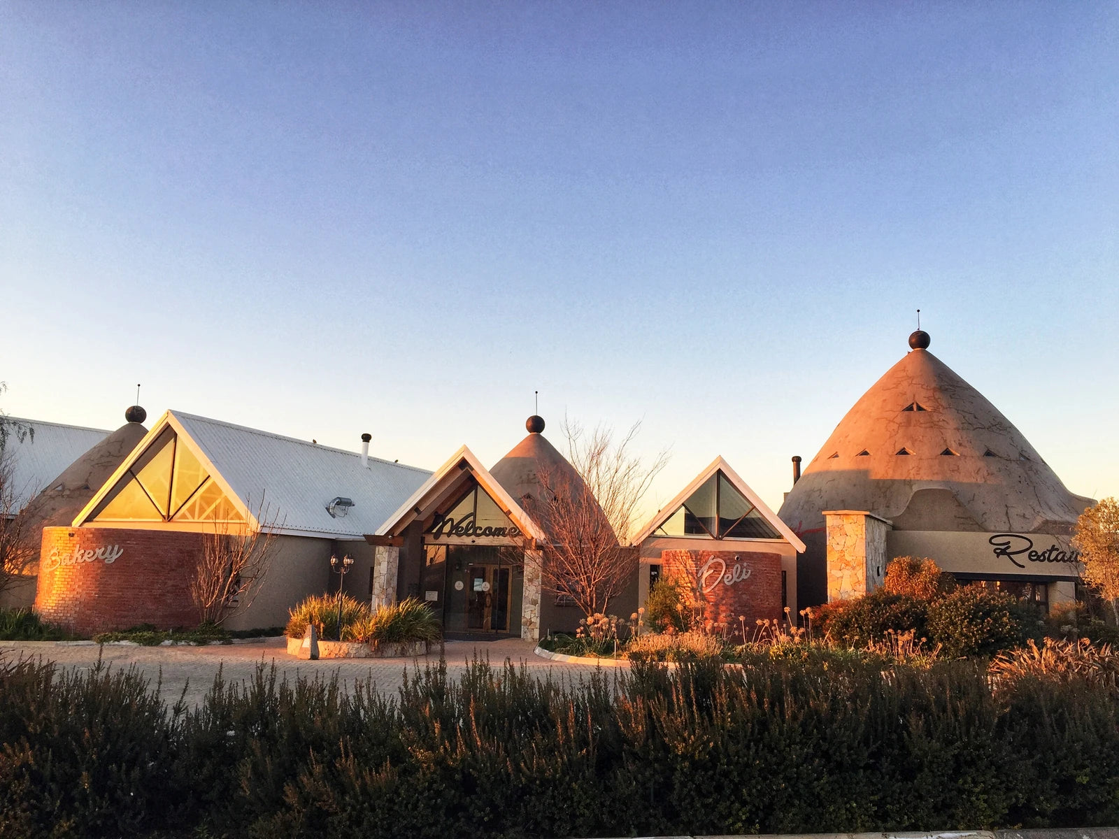 Thanda Tau, Roadside South Africa