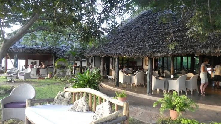 Zomeni Lion Hill Safari Lodge, Voi Kenya