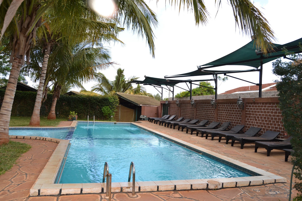 Zomeni Lion Hill Safari Lodge, Voi Kenya