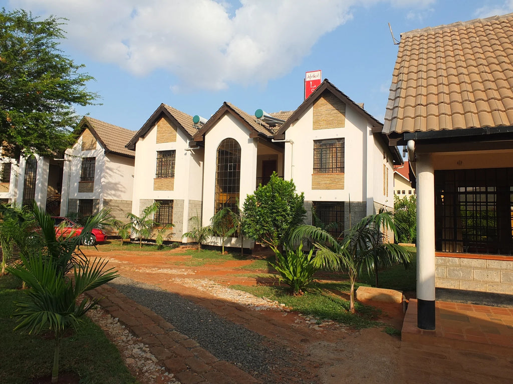 Zomeni Lion Hill Safari Lodge, Voi Kenya